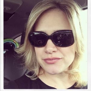 Meet your Posher, Caroline